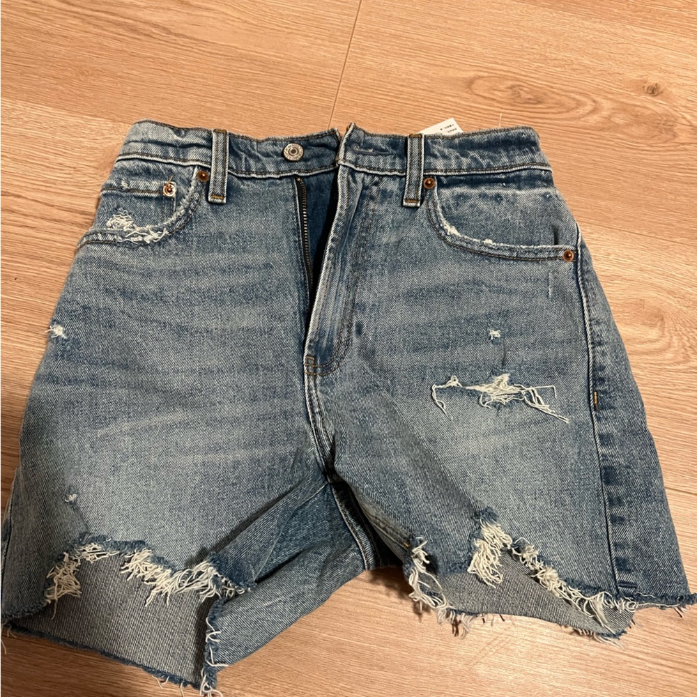 Abercrombie curve love- high rise 4” short